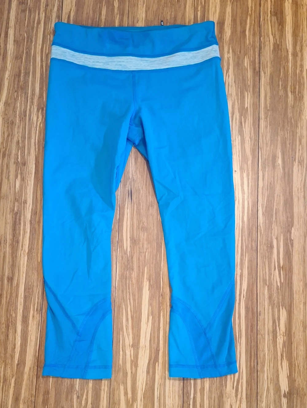 Lululemon Capri Leggings Blue Size 6 NWOT